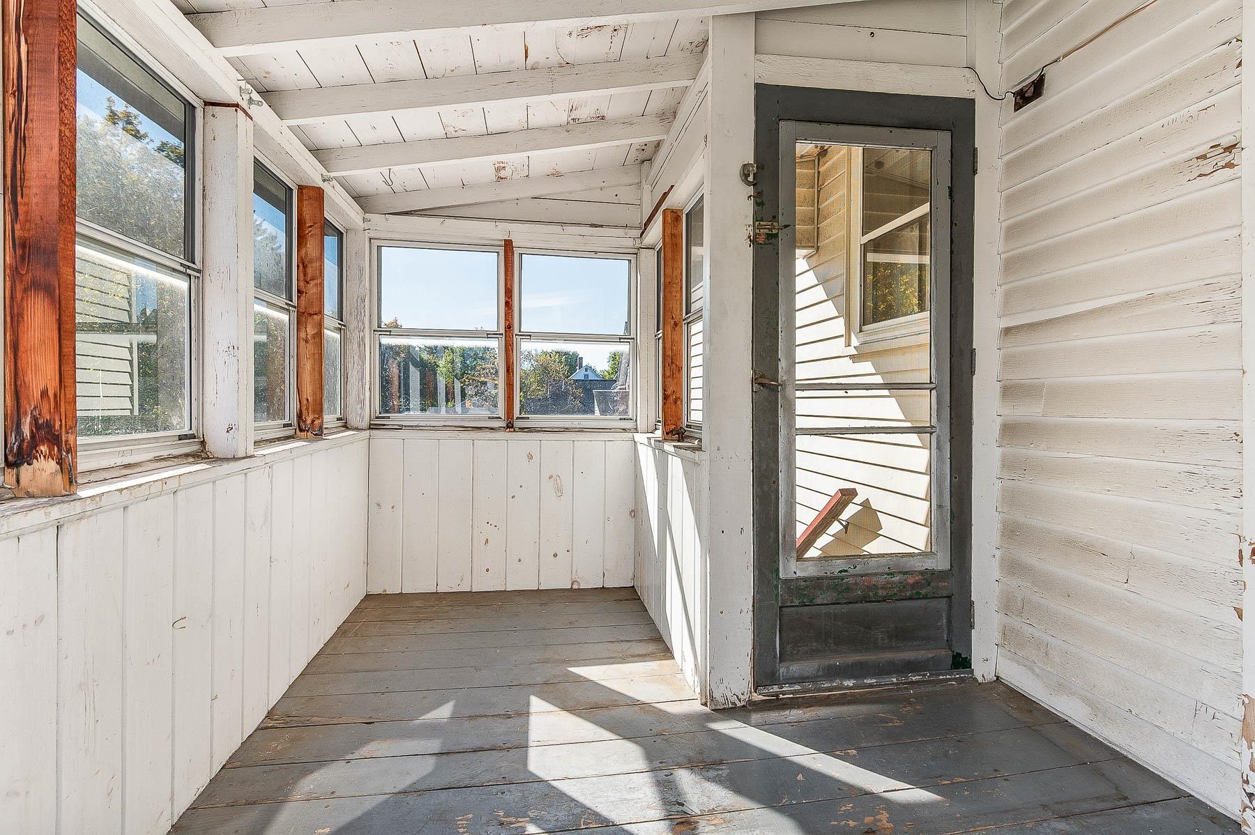 157 Wakefield Street Rochester, NH 03867 - Photo 29 of 34
