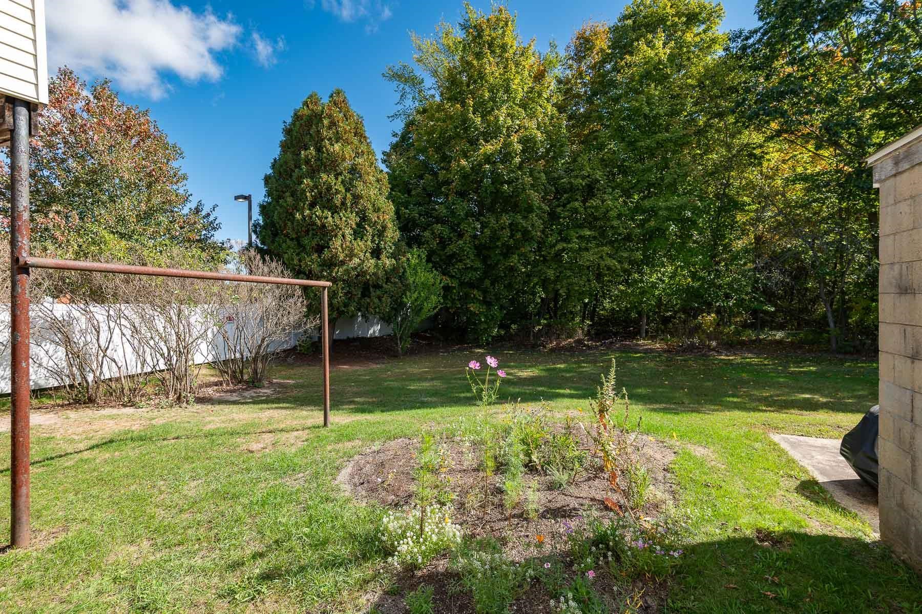 157 Wakefield Street Rochester, NH 03867 - Photo 31 of 34