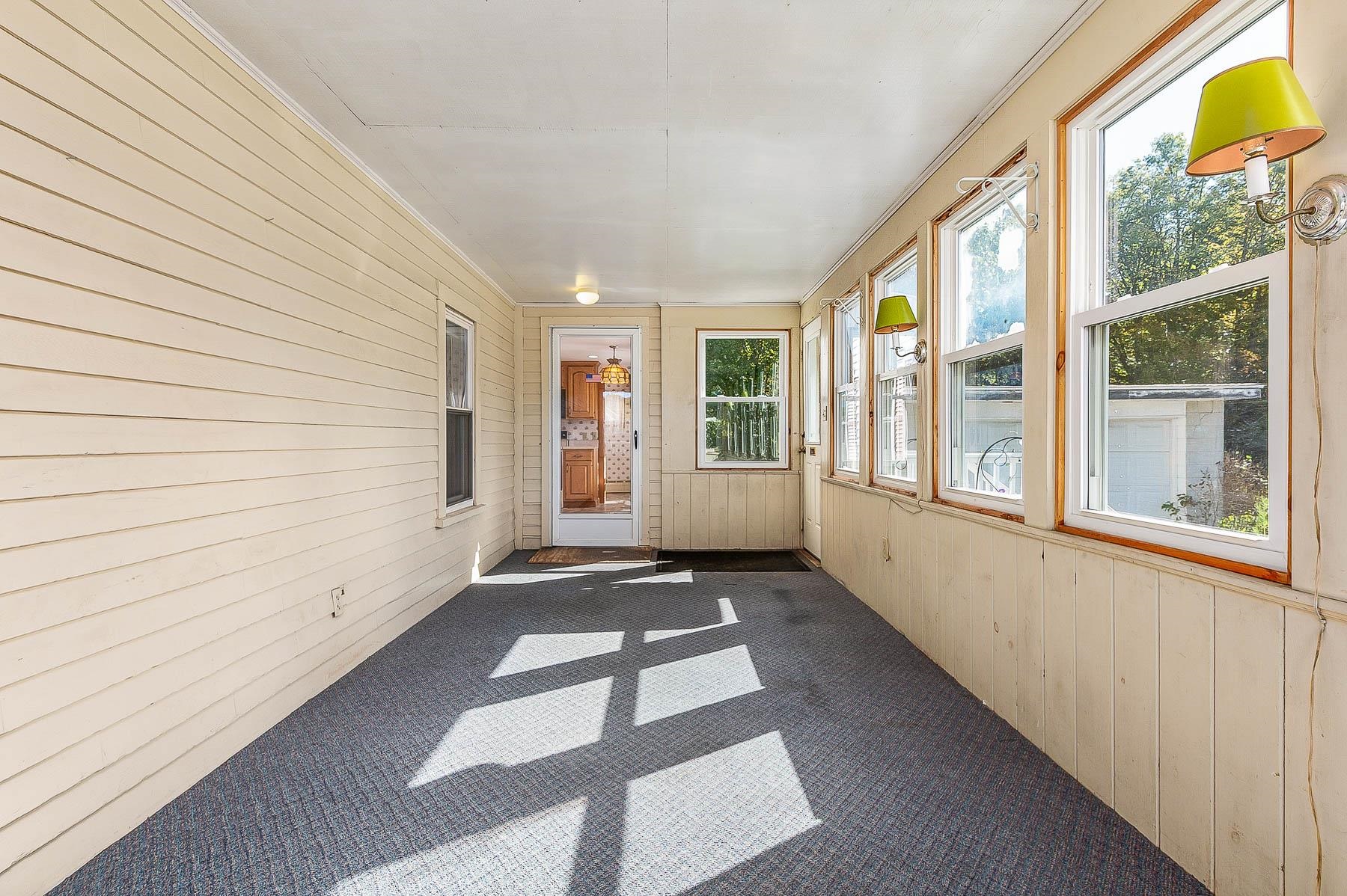 157 Wakefield Street Rochester, NH 03867 - Photo 4 of 34