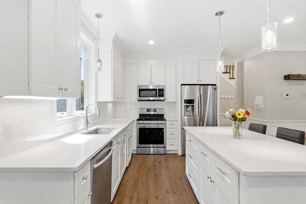 33 Charles Street, Unit 33 Watertown, MA 02472 - Photo 4 of 32
