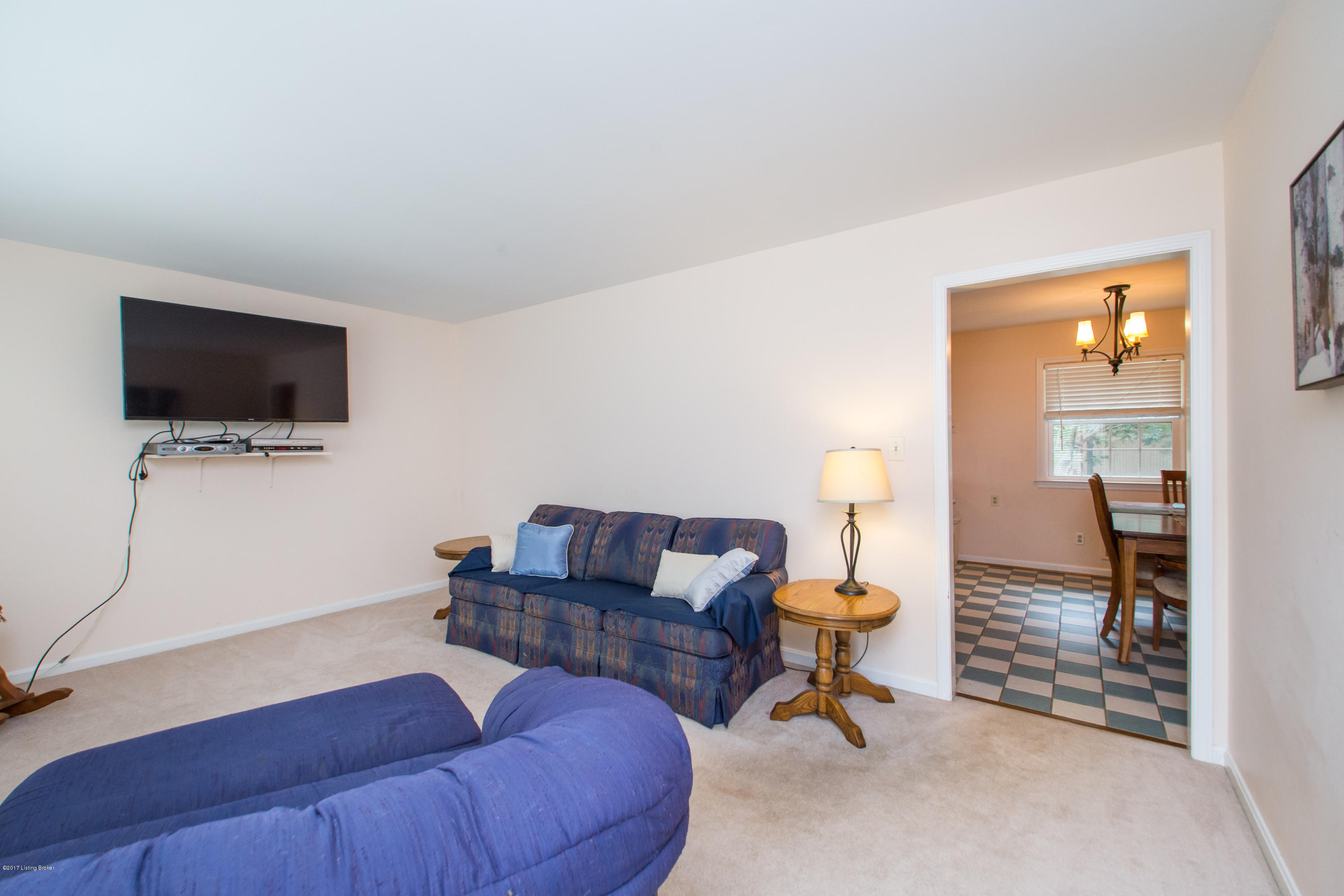 127 Buttercup Road Louisville, KY 40218 - Photo 4 of 51 127_Buttercup_Rd-22