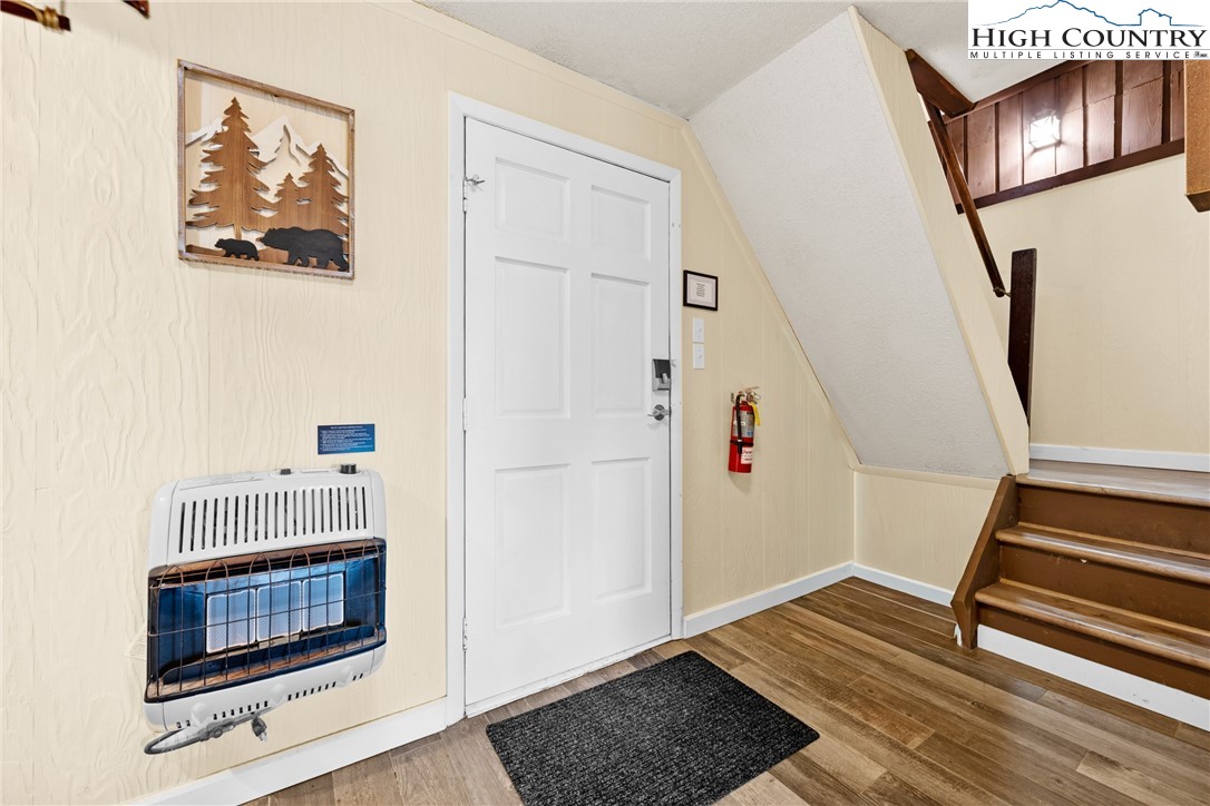 105 North Pinnacle Ridge Road, Unit 6 Beech Mountain, NC 28604 - Photo 20 of 46 a view of an entryway with wooden floor