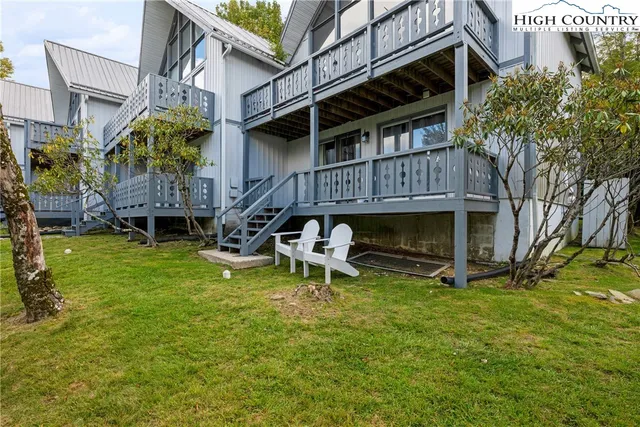 a bench is sitting in front of a house