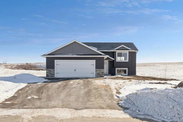 $342,900 | 492 Coyote Way, New Richmond, WI 54017