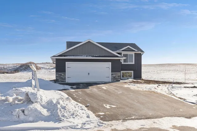 $342,900 | 492 Coyote Way, New Richmond, WI 54017
