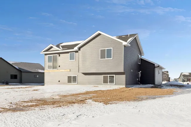 $342,900 | 492 Coyote Way, New Richmond, WI 54017