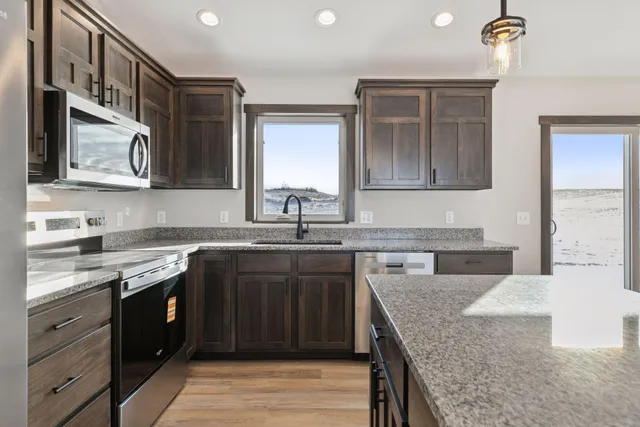 $342,900 | 492 Coyote Way, New Richmond, WI 54017