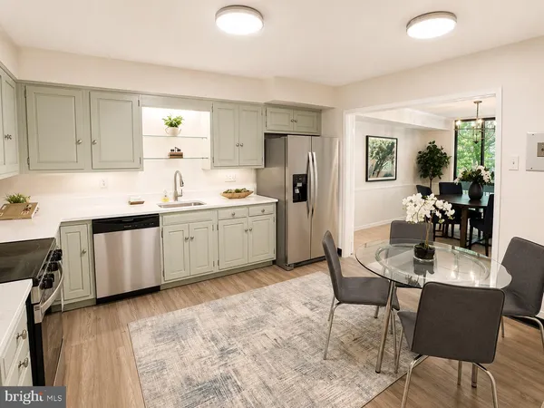 $589,000 | 4970 Sentinel Drive, Unit 11405, Bethesda, MD 20816