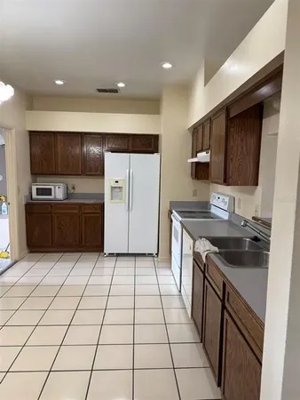 $1,900 | 4370 Sandhurst Drive, Orlando, FL 32817