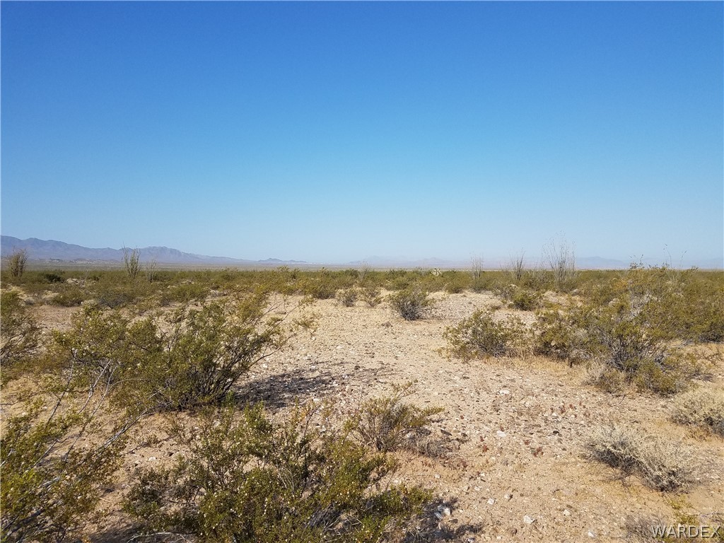 3998 South Butch Cassidy Road Yucca, AZ 86438 - Photo 13 of 21 a view of an ocean