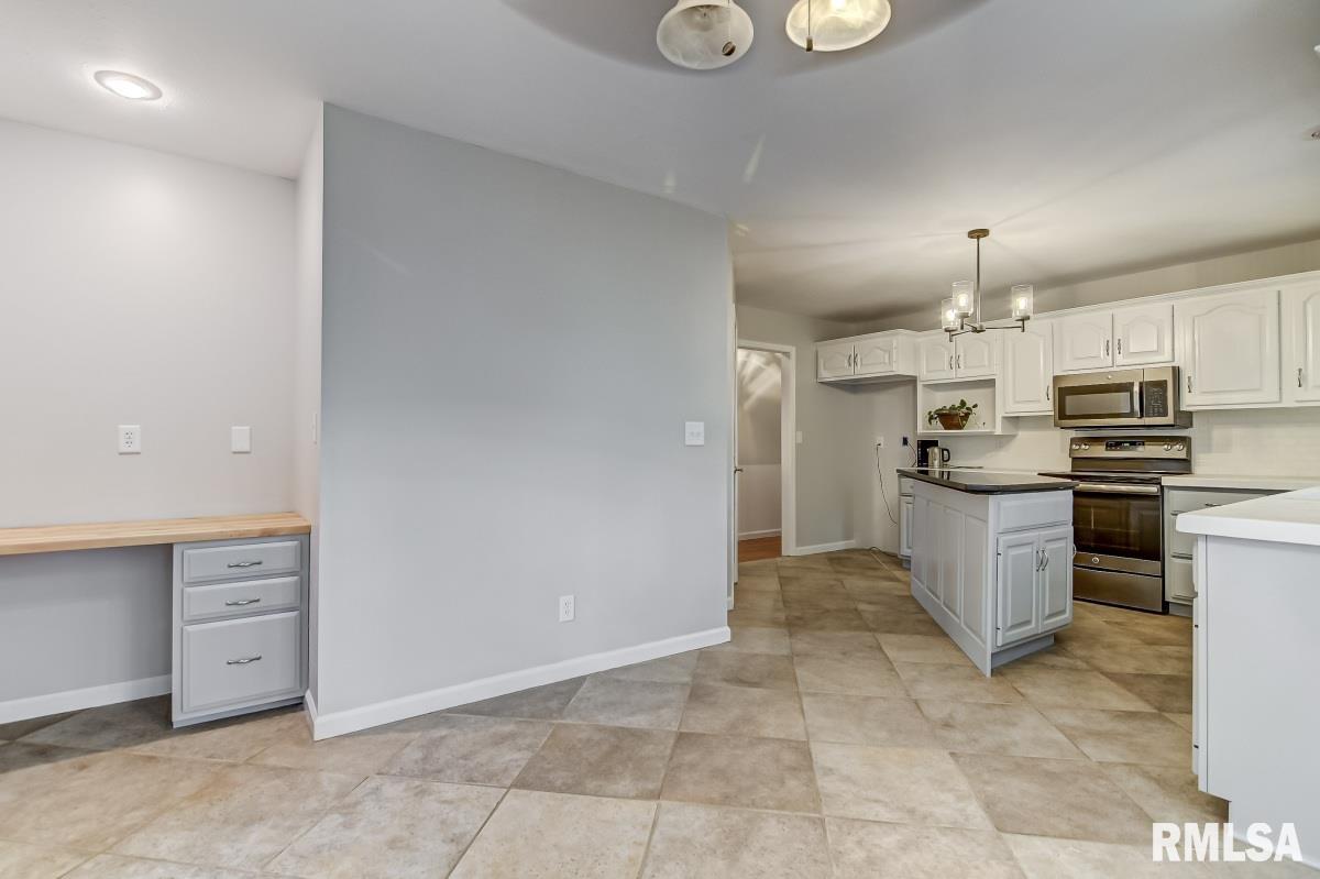 303 Bristol Road Chatham, IL 62629 - Photo 13 of 44 Gallery Image 13