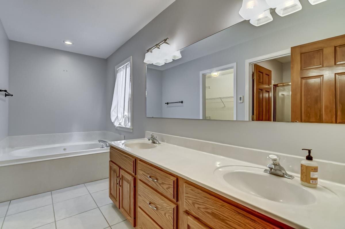 303 Bristol Road Chatham, IL 62629 - Photo 19 of 44 Gallery Image 19