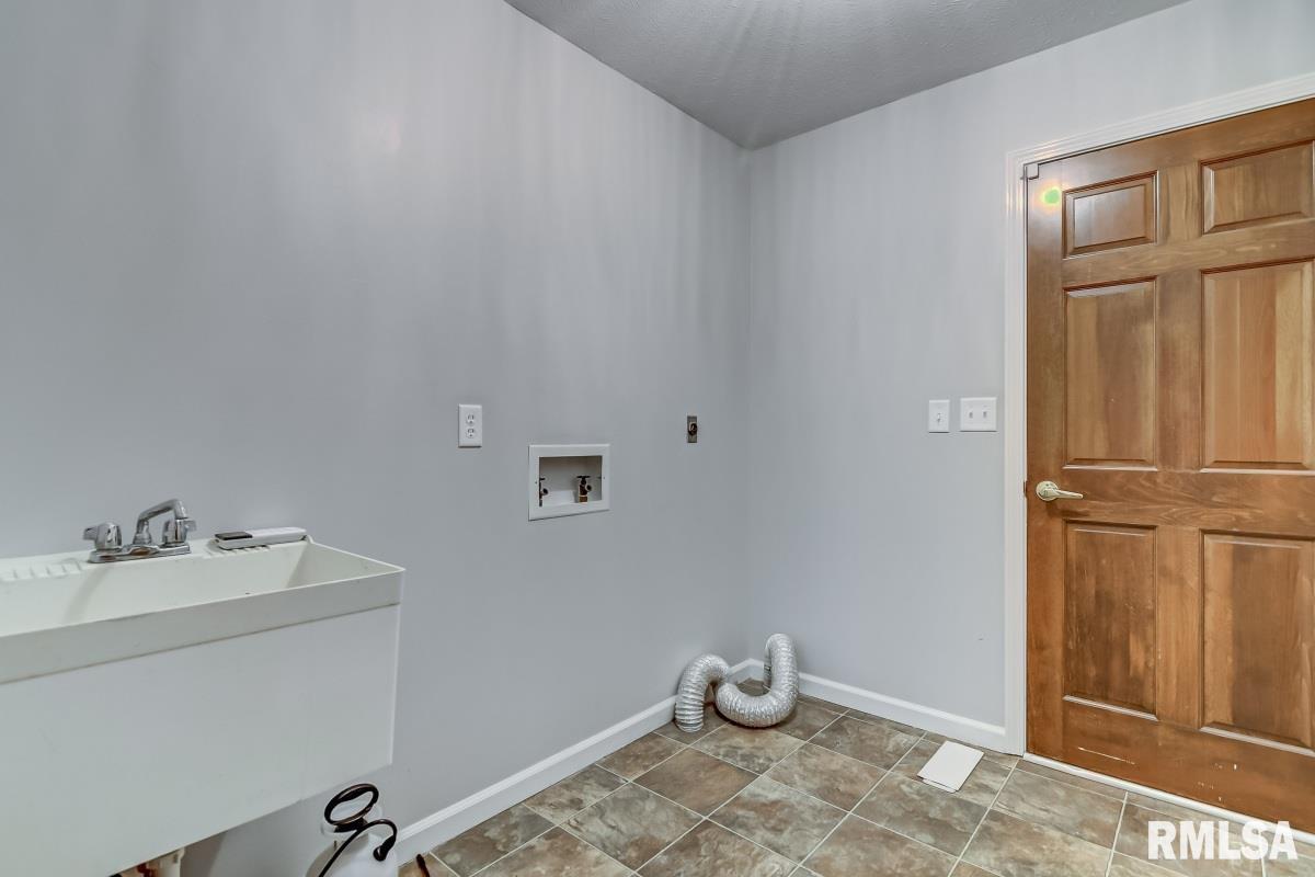 303 Bristol Road Chatham, IL 62629 - Photo 21 of 44 Gallery Image 21