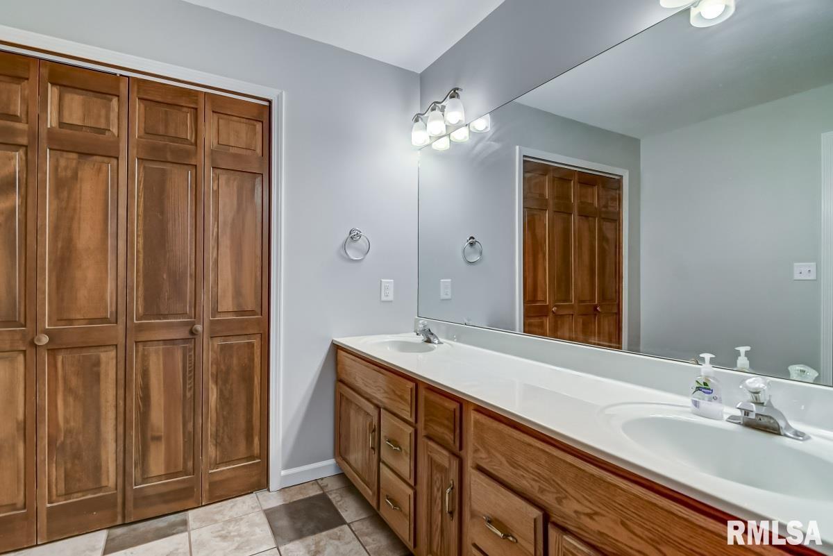 303 Bristol Road Chatham, IL 62629 - Photo 26 of 44 Gallery Image 26