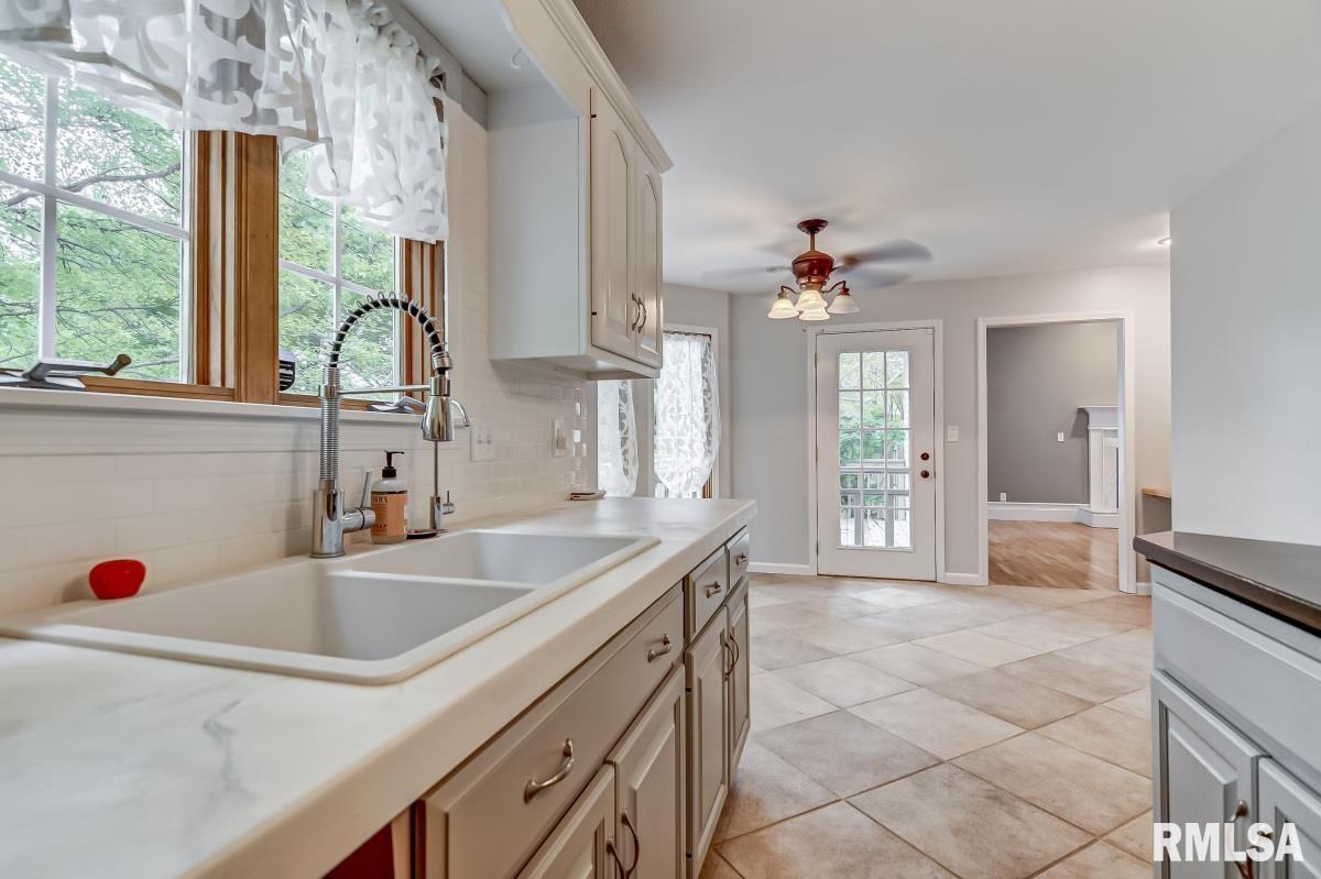 303 Bristol Road Chatham, IL 62629 - Photo 9 of 44 Gallery Image 9