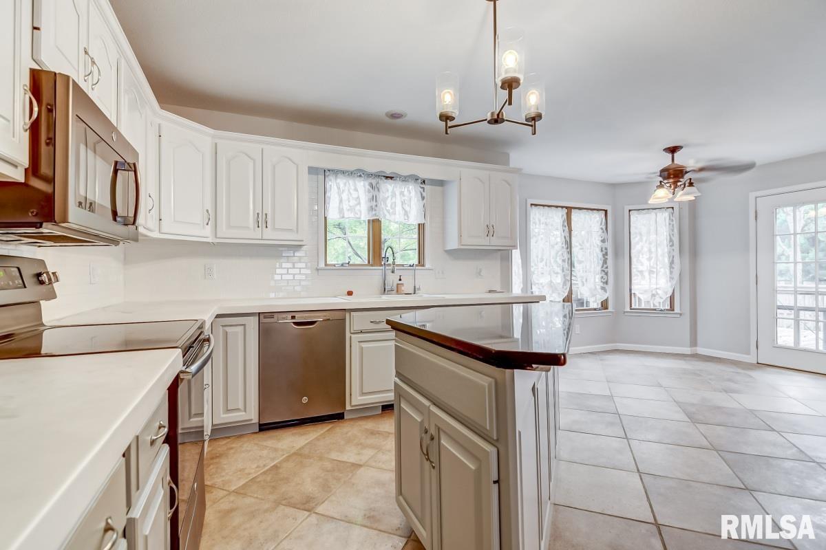 303 Bristol Road Chatham, IL 62629 - Photo 10 of 44 Gallery Image 10