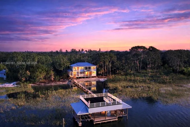 $1,449,000 | 424 Lake Mirror Drive, Lake Placid, FL 33852