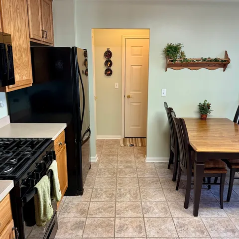 $274,900 | 97 West Essington Drive, Round Lake, IL 60073