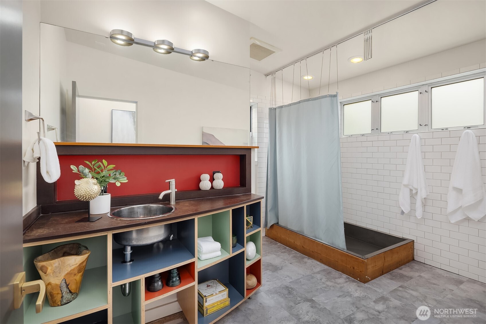 112 18th Avenue Seattle, WA 98122 - Photo 22 of 30 a room with furniture and window