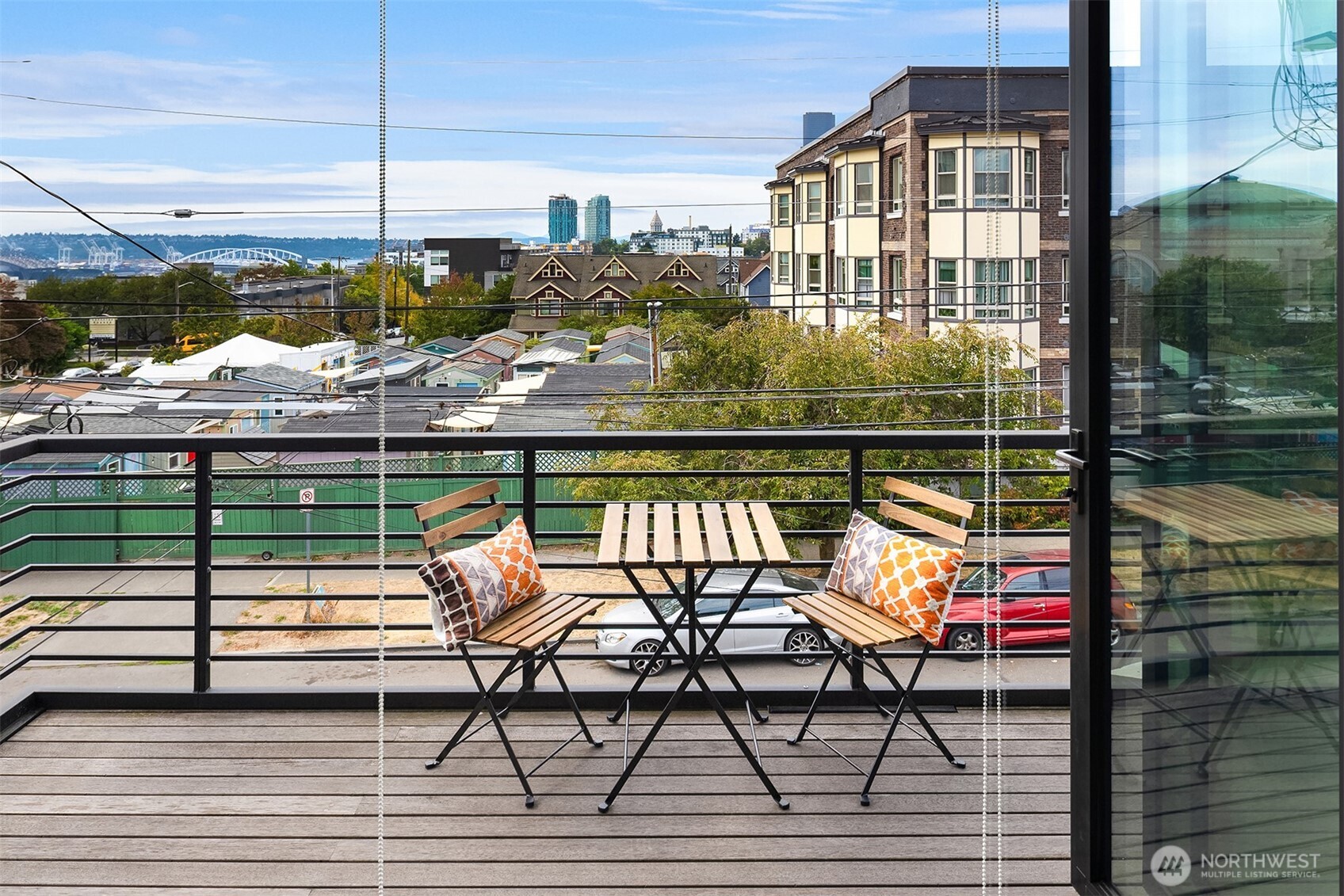 112 18th Avenue Seattle, WA 98122 - Photo 24 of 30 a balcony with table and chairs