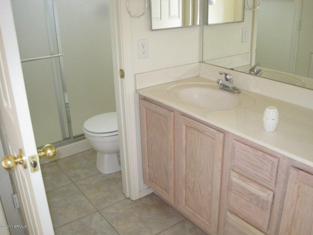 2622 East Pecan Road Phoenix, AZ 85040 - Photo 7 of 9 Pecan master bath