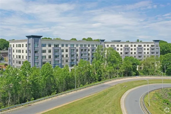 $2,091 | 111 Edgeway Drive, Unit B2, Winston-Salem, NC 27104