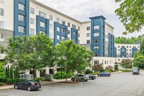 $2,091 | 111 Edgeway Drive, Unit B2, Winston-Salem, NC 27104