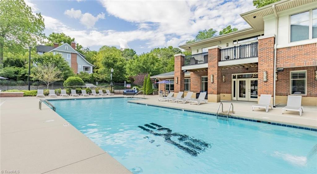 111 Edgeway Drive, Unit B2 Winston-Salem, NC 27104 - Photo 3 of 27