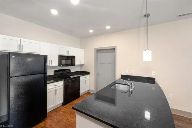 $1,525 | 111 Edgeway Drive, Unit B2, Winston-Salem, NC 27104