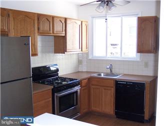 94 Lamport Road Upper Darby, PA 19082 - Photo 3 of 9