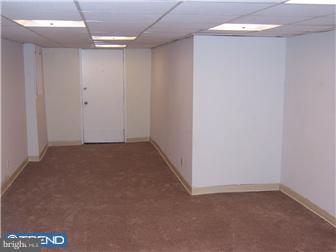 94 Lamport Road Upper Darby, PA 19082 - Photo 4 of 9