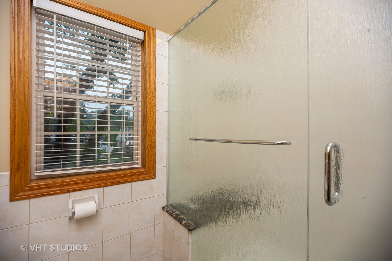 3105 Patton Drive Des Plaines, IL 60018 - Photo 20 of 27 a view of walk in closet with window
