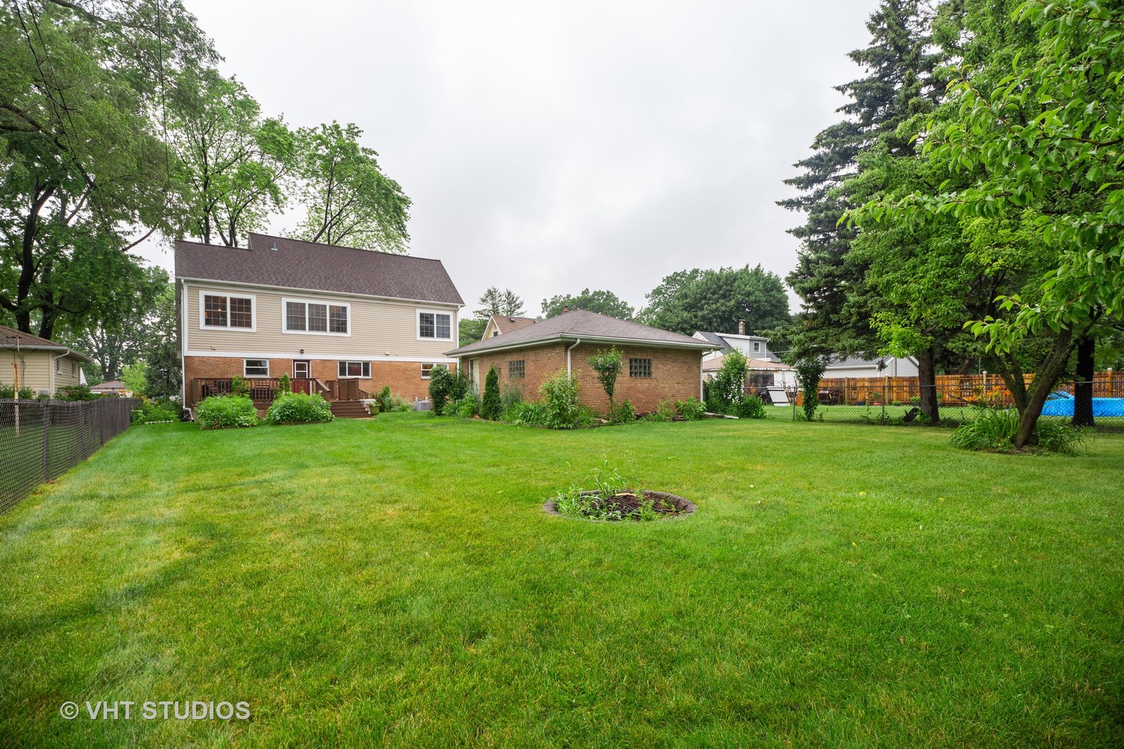 3105 Patton Drive Des Plaines, IL 60018 - Photo 23 of 27 a front view of a house with garden