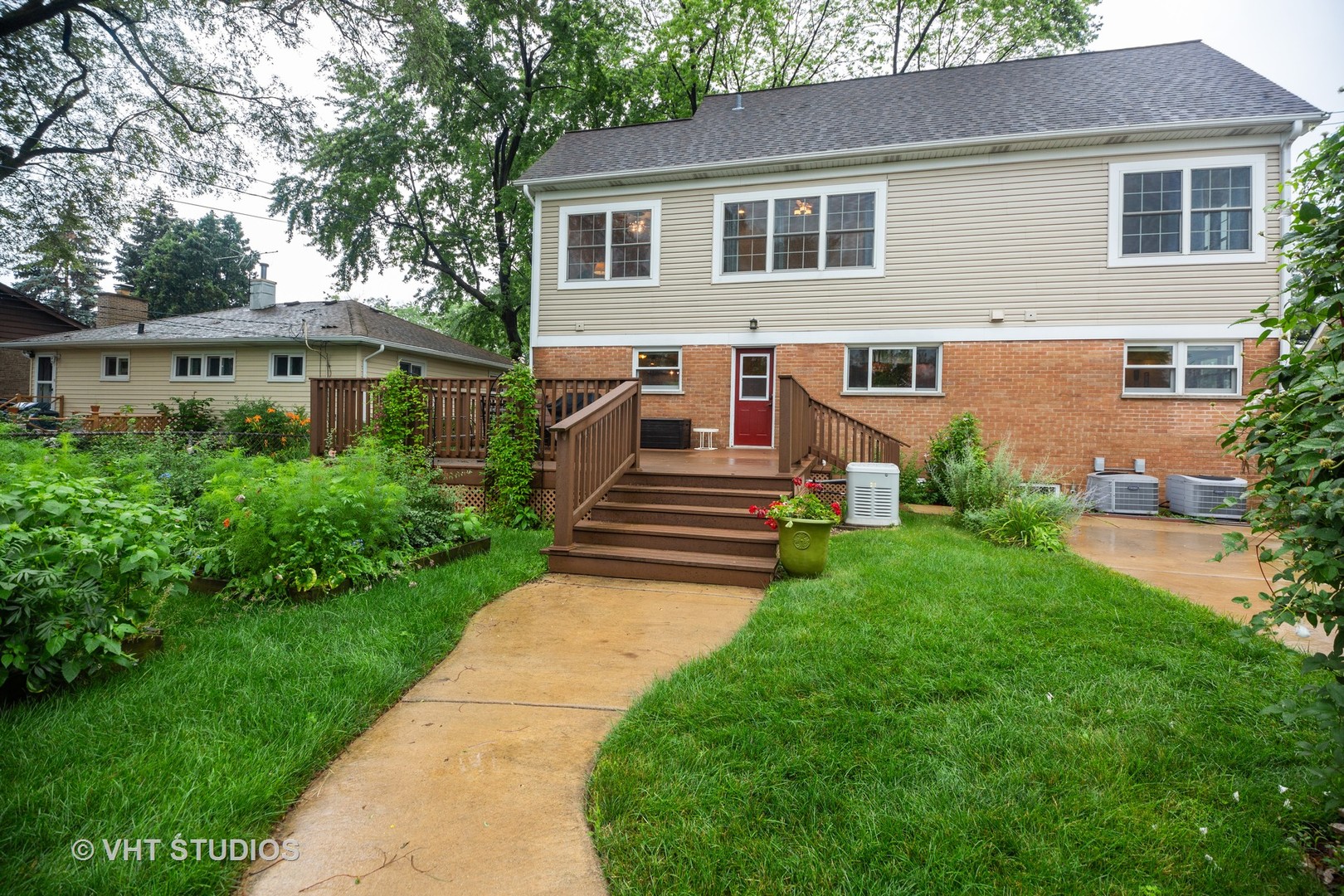 3105 Patton Drive Des Plaines, IL 60018 - Photo 24 of 27 a front view of a house with garden