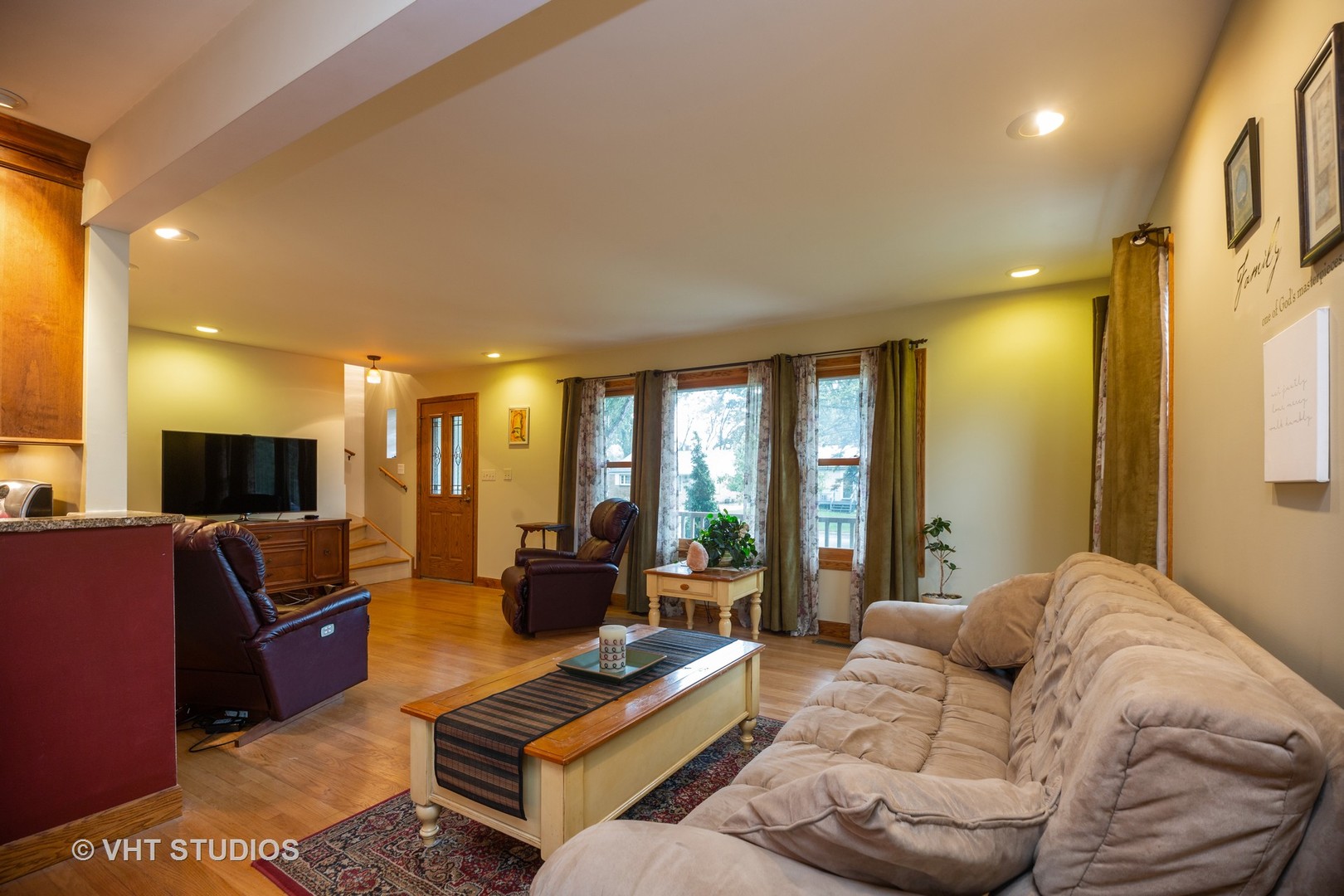 3105 Patton Drive Des Plaines, IL 60018 - Photo 5 of 27 a living room with furniture and a flat screen tv