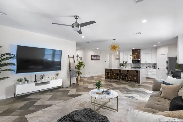 $450,000 | 303 Pendleton Avenue, San Antonio, TX 78204