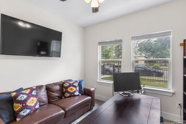 $450,000 | 303 Pendleton Avenue, San Antonio, TX 78204