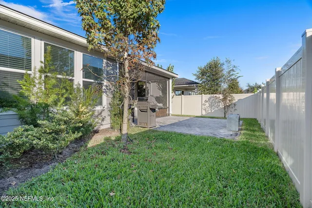 a sign that is sitting on the side of a building