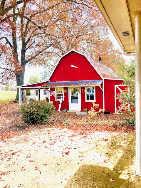 53 Old Quick Road Fayetteville, TN 37334 - Photo 5 of 18 a front view of a house with a yard
