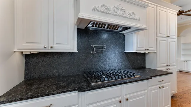 $7,500 | 1700 Sunset Boulevard, Unit E, Houston, TX 77005