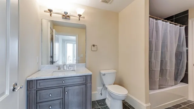 $7,500 | 1700 Sunset Boulevard, Unit E, Houston, TX 77005