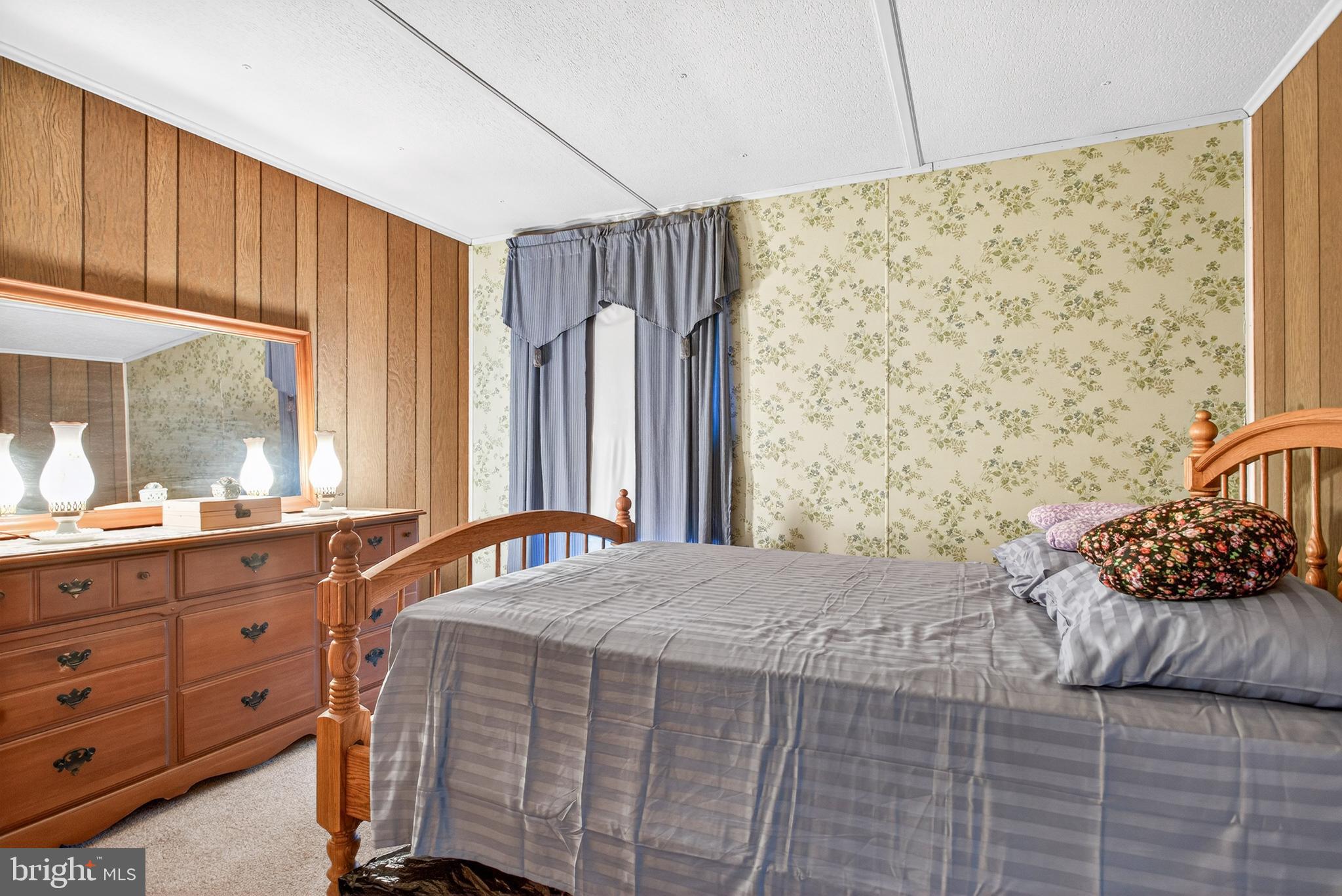 39 Commons Road Kutztown, PA 19530 - Photo 13 of 33 a bedroom with a bed and a window
