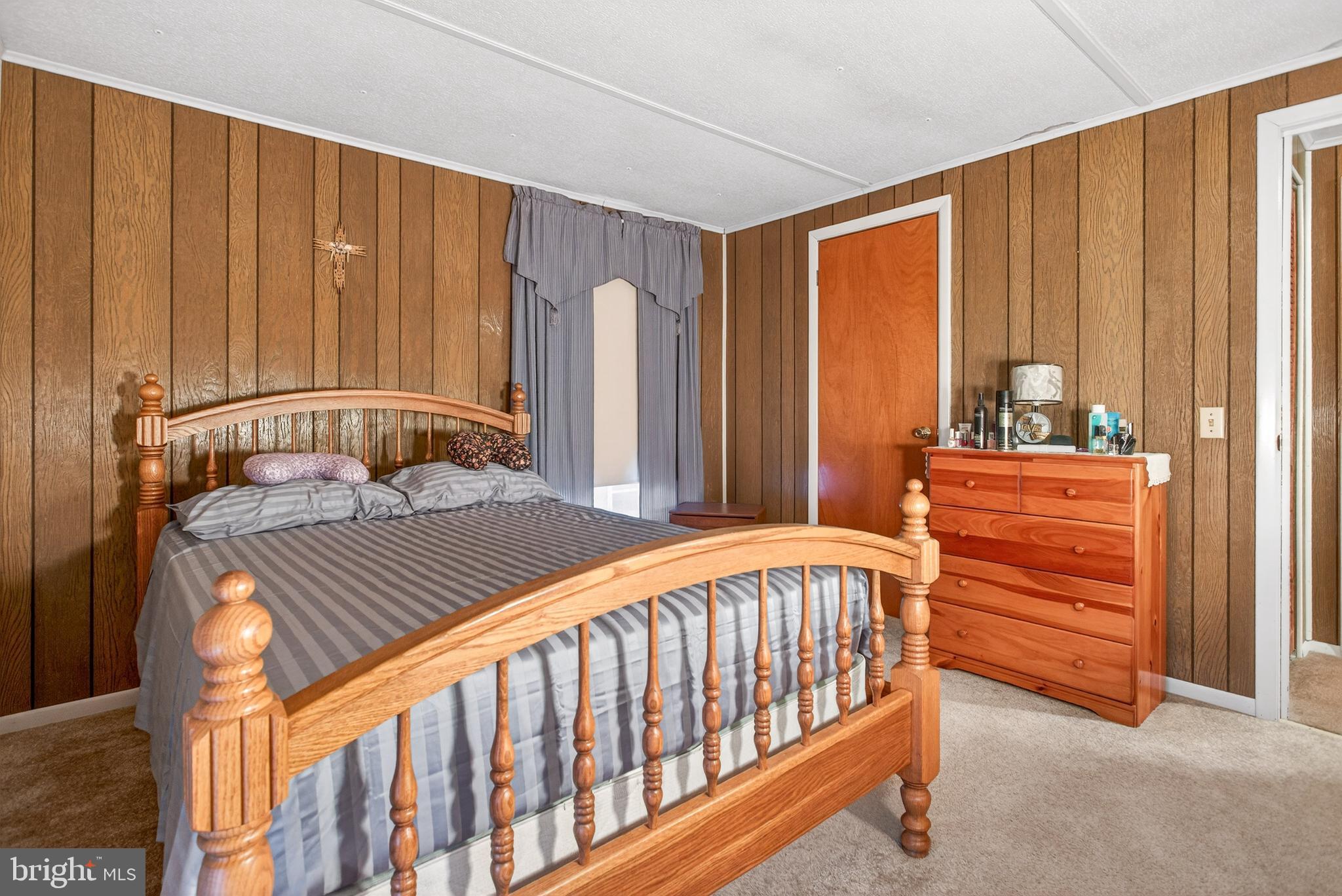 39 Commons Road Kutztown, PA 19530 - Photo 14 of 33 a bedroom with a bed and a window