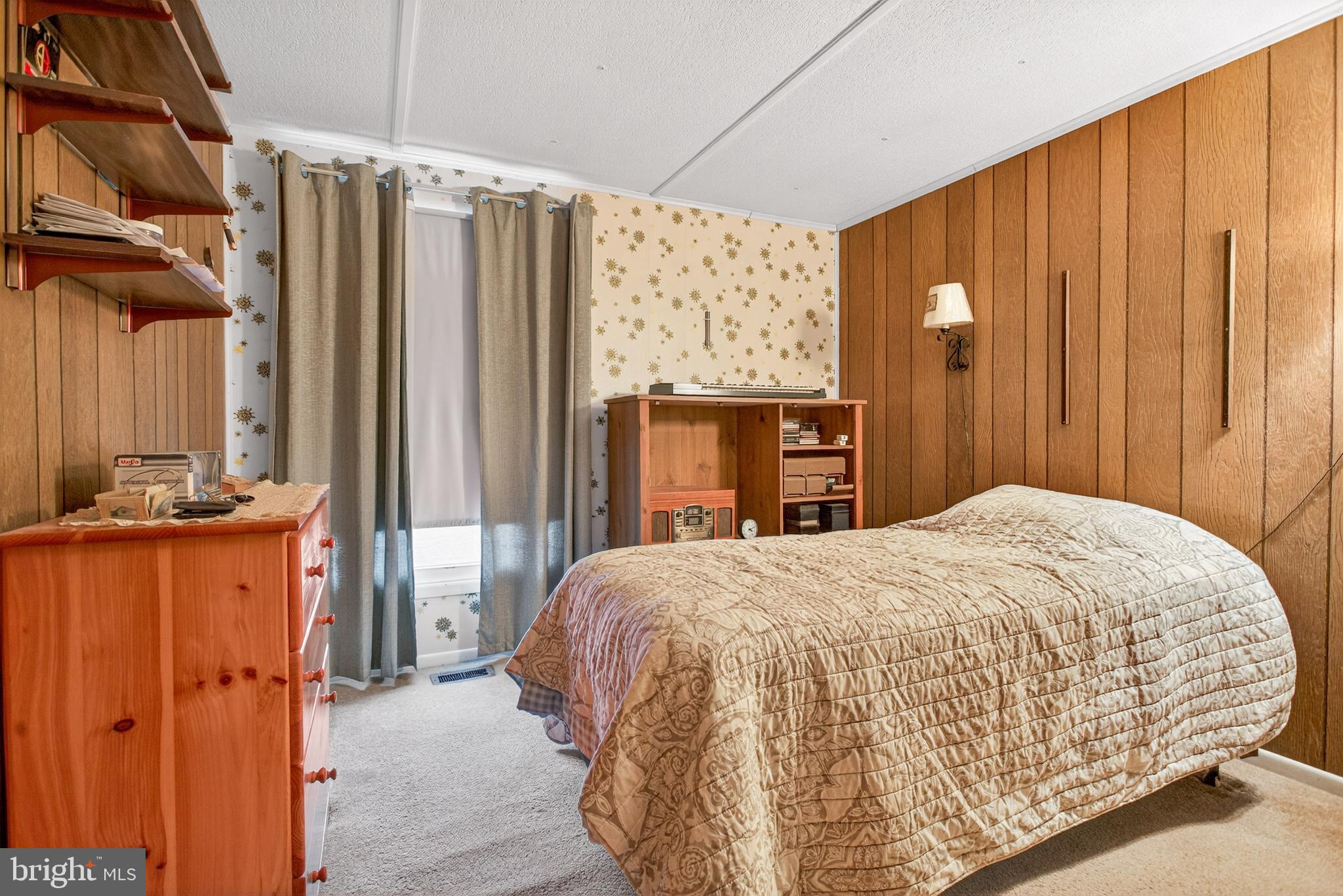 39 Commons Road Kutztown, PA 19530 - Photo 15 of 33 a bedroom with a bed and a dresser