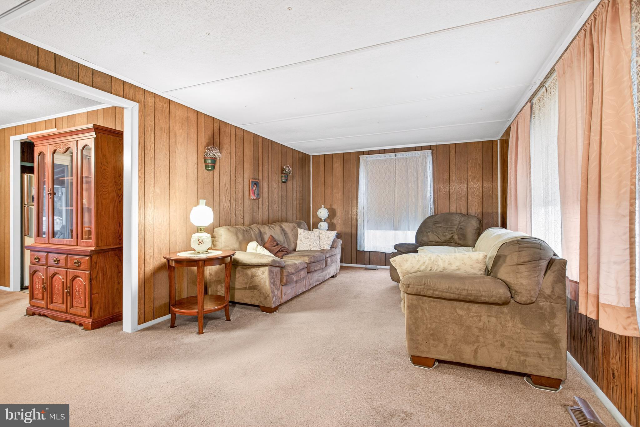 39 Commons Road Kutztown, PA 19530 - Photo 4 of 33 a living room with furniture and a large window