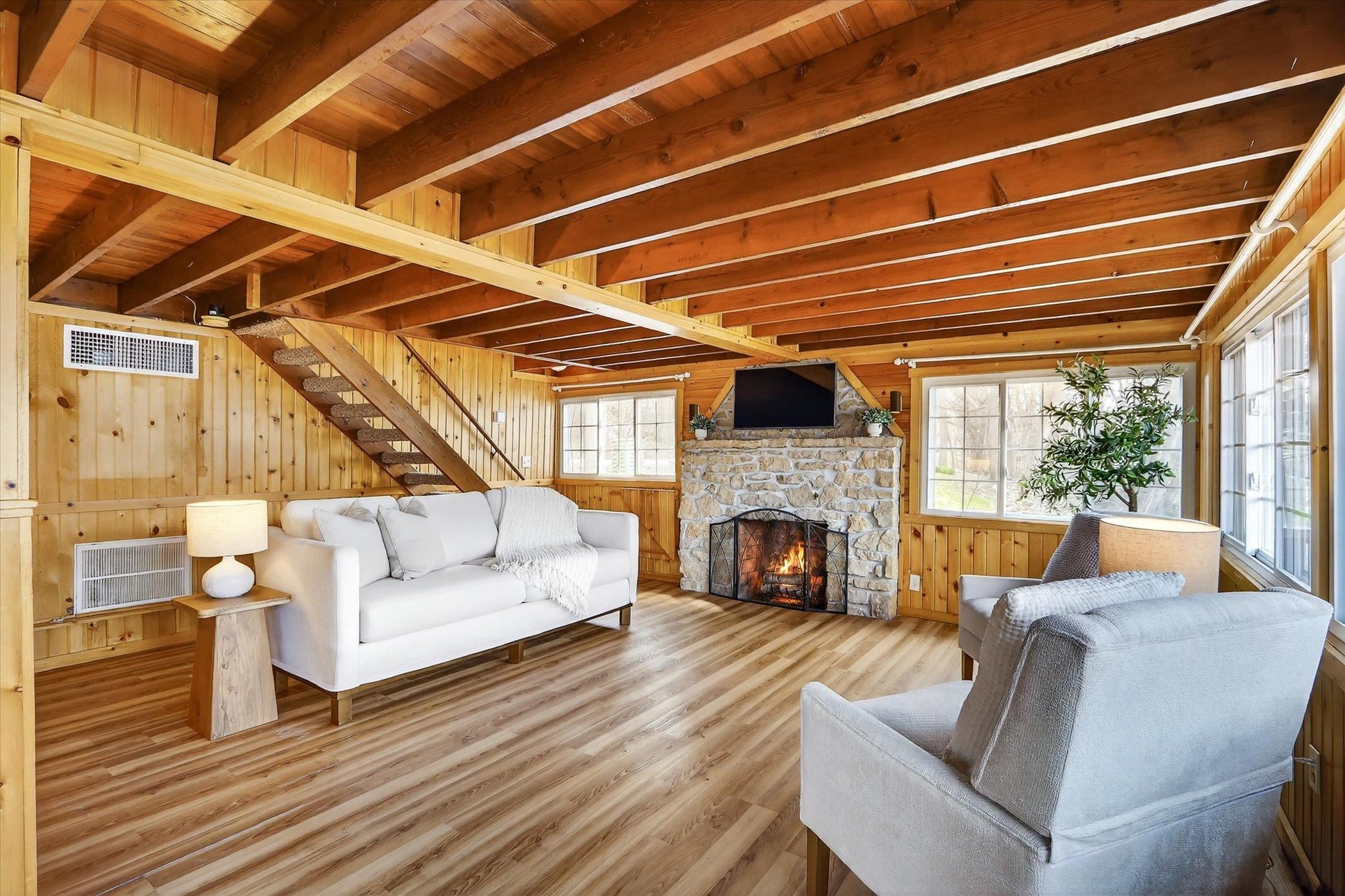 433 East Ellendale Road Edgerton, WI 53534 - Photo 3 of 48