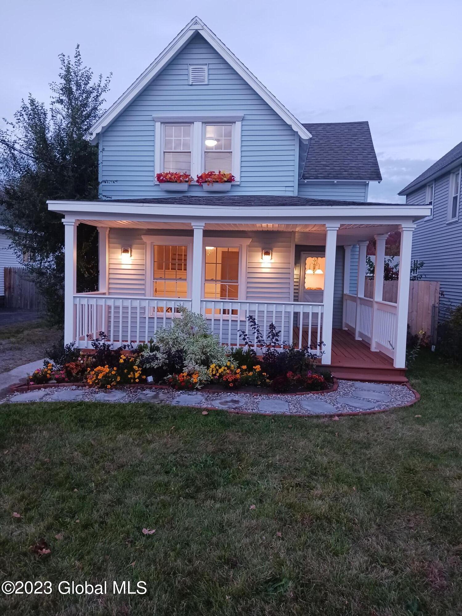 1071 Laura Street Rotterdam, NY 12306 - Photo 1 of 21 1071 Laura Street front of house