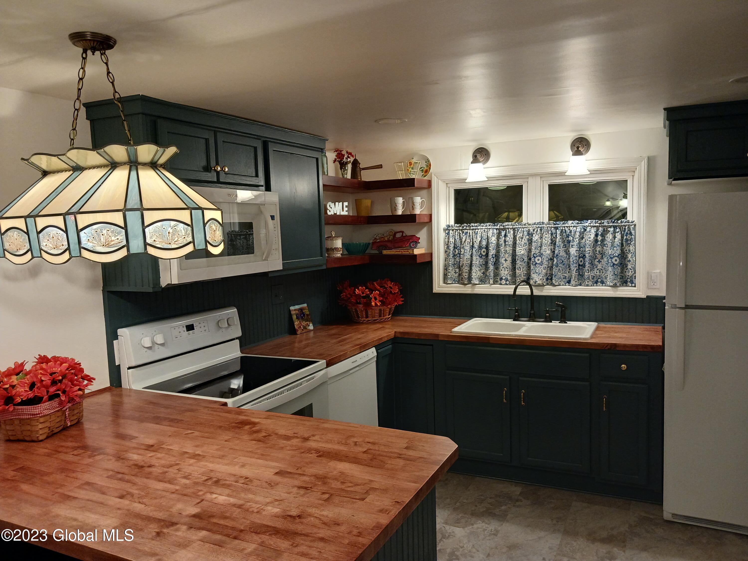 1071 Laura Street Rotterdam, NY 12306 - Photo 13 of 21 Laura kitchen