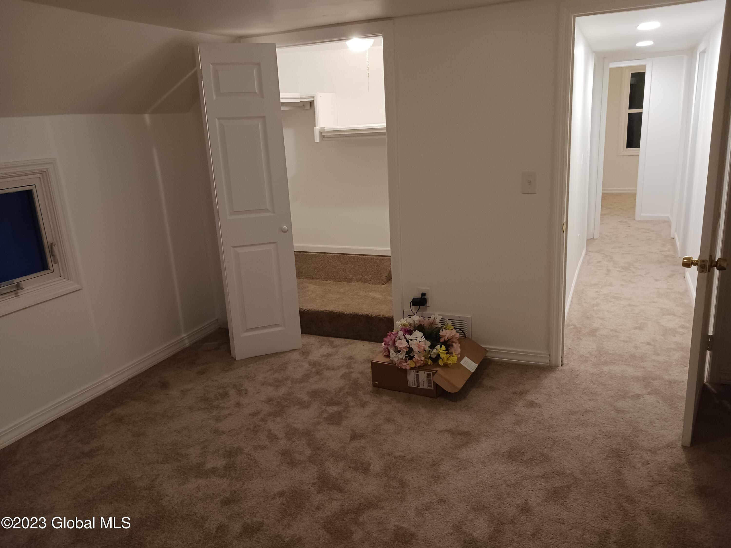1071 Laura Street Rotterdam, NY 12306 - Photo 16 of 21 Laura hallway