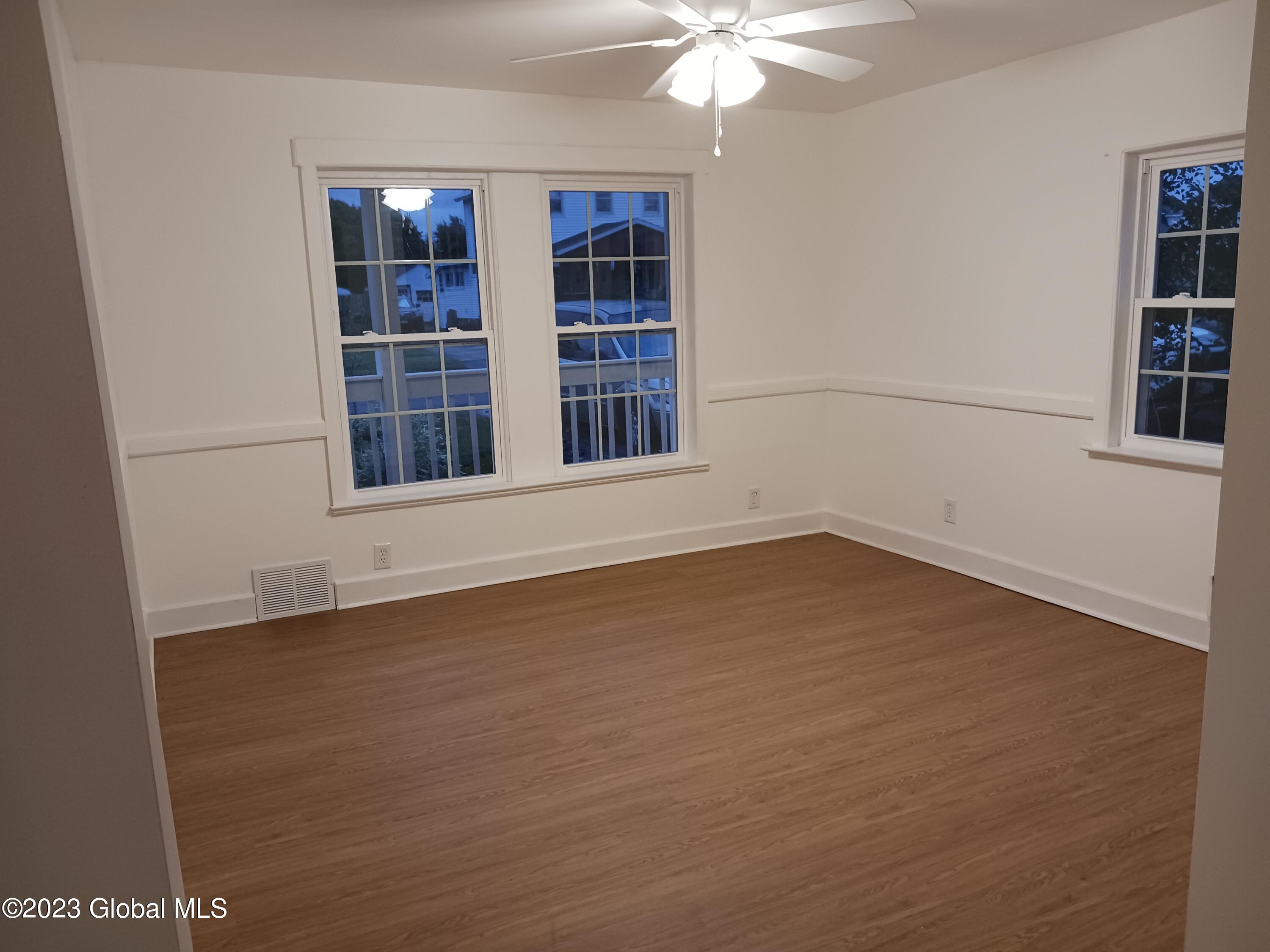 1071 Laura Street Rotterdam, NY 12306 - Photo 17 of 21 laura livingroom